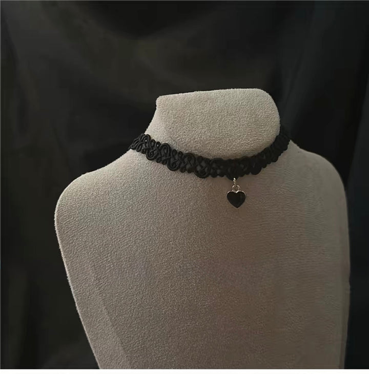 DARK HEART LACE CHOKER / A1159