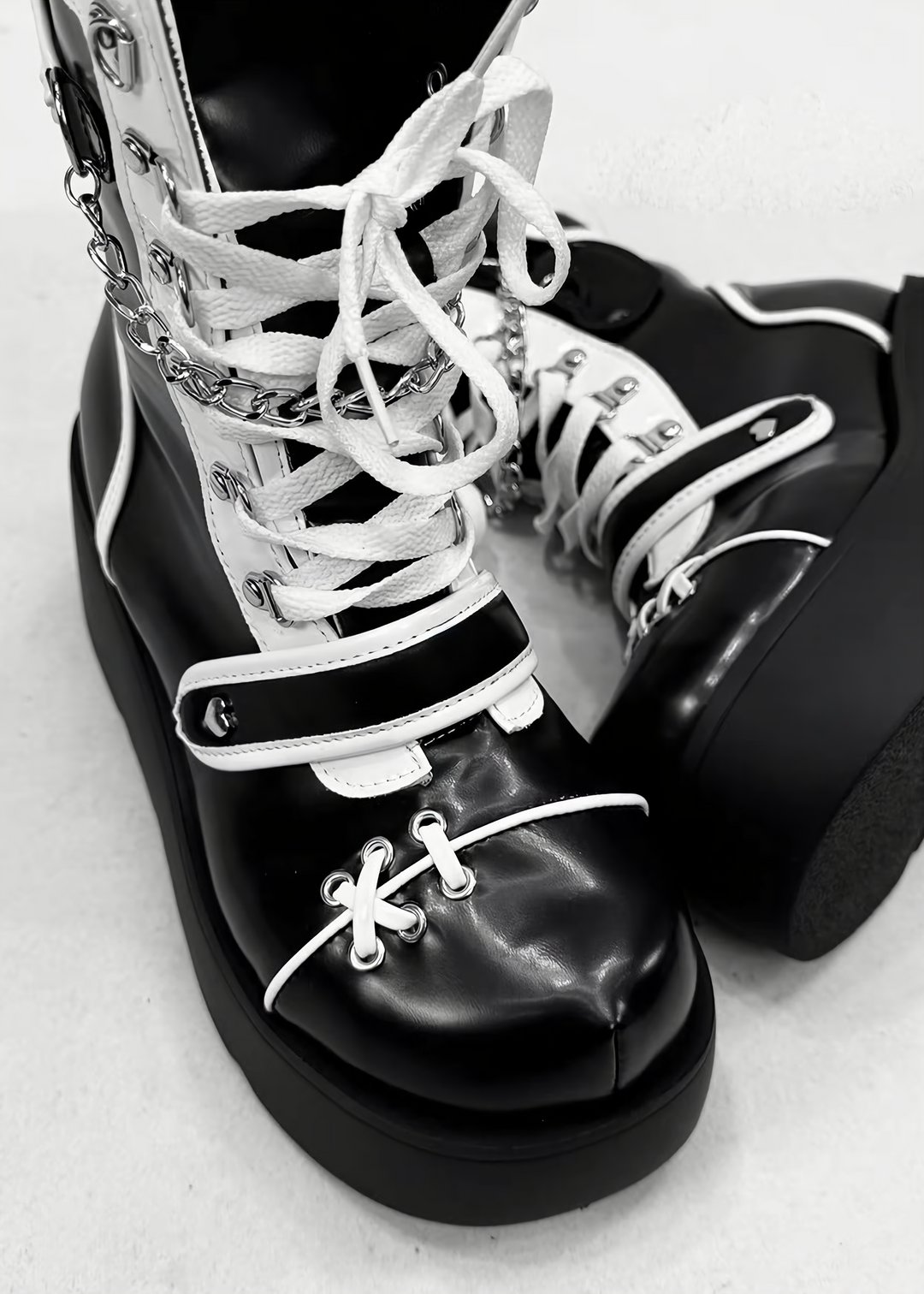 MONO BUCKLE PLATFORM BOOTS / V1190