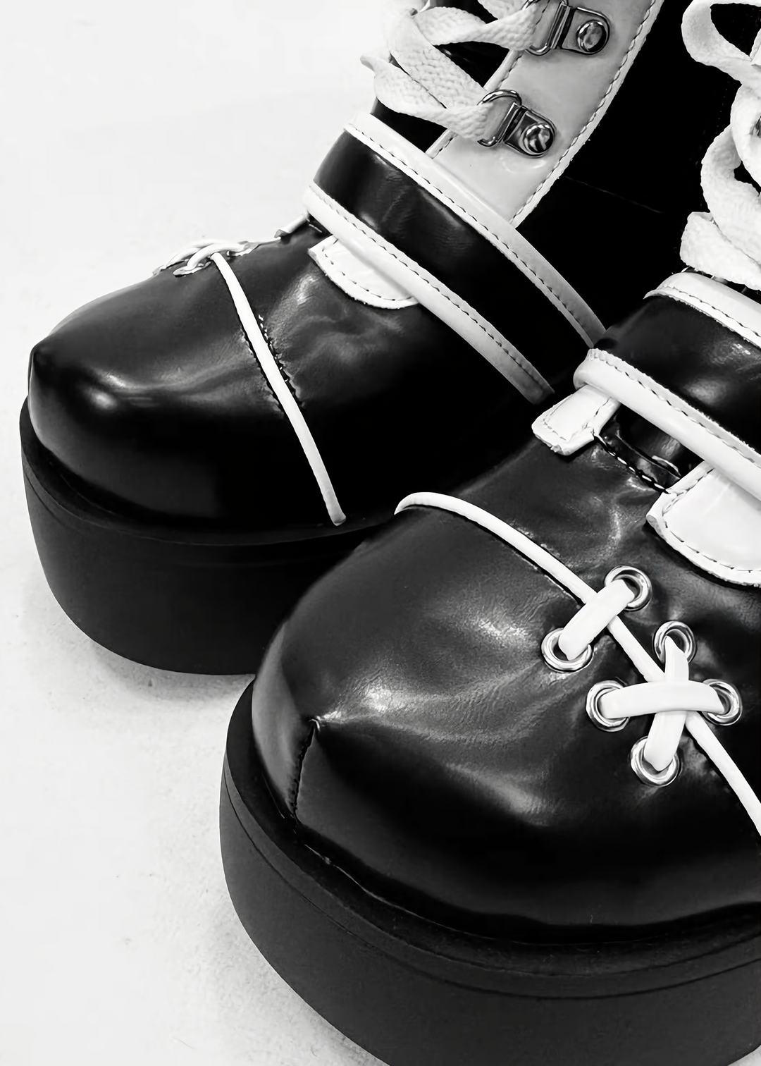 MONO BUCKLE PLATFORM BOOTS / V1190
