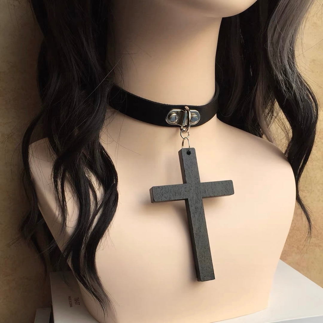 GOTHIC WOODEN CROSS CHOKER / A1158