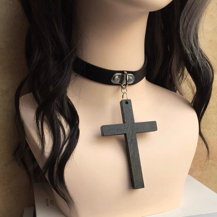 GOTHIC WOODEN CROSS CHOKER / A1158