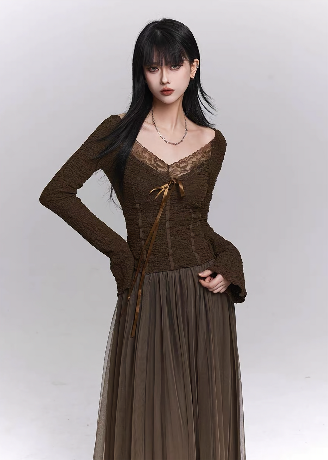 Lace V-Neck Bell Sleeve Top / LG1510