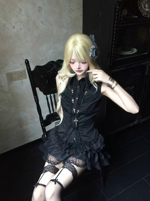 GOTHIC FRILL SLEEVELESS BLOUSE / LG1670