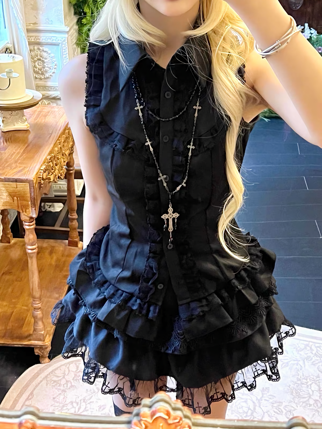 GOTHIC FRILL SLEEVELESS BLOUSE / LG1670