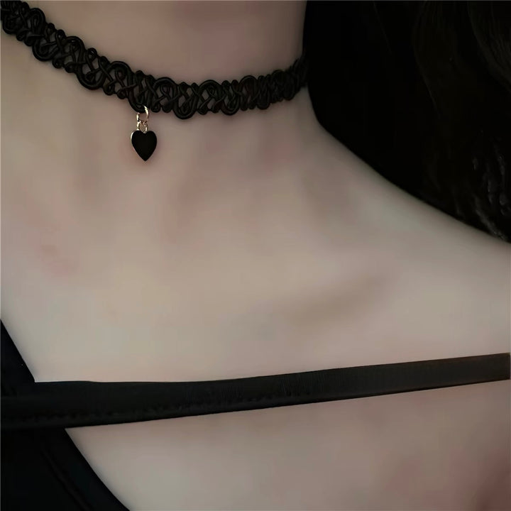 DARK HEART LACE CHOKER / A1159