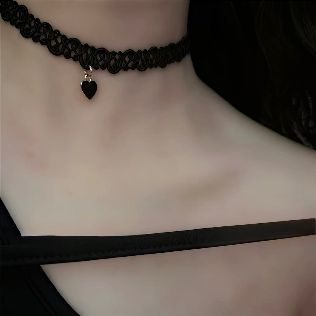 DARK HEART LACE CHOKER / A1159