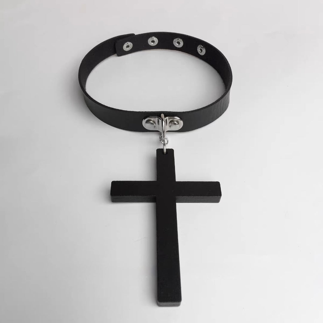 GOTHIC WOODEN CROSS CHOKER / A1158