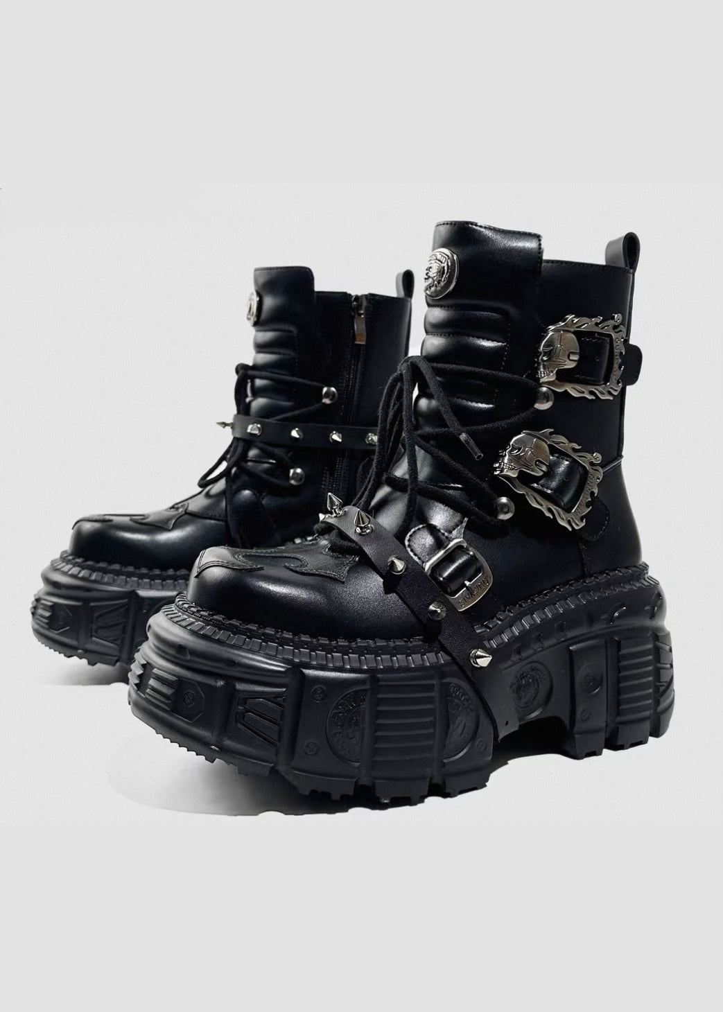 METAL DETAIL PLATFORM LACE-UP BOOTS / V1196