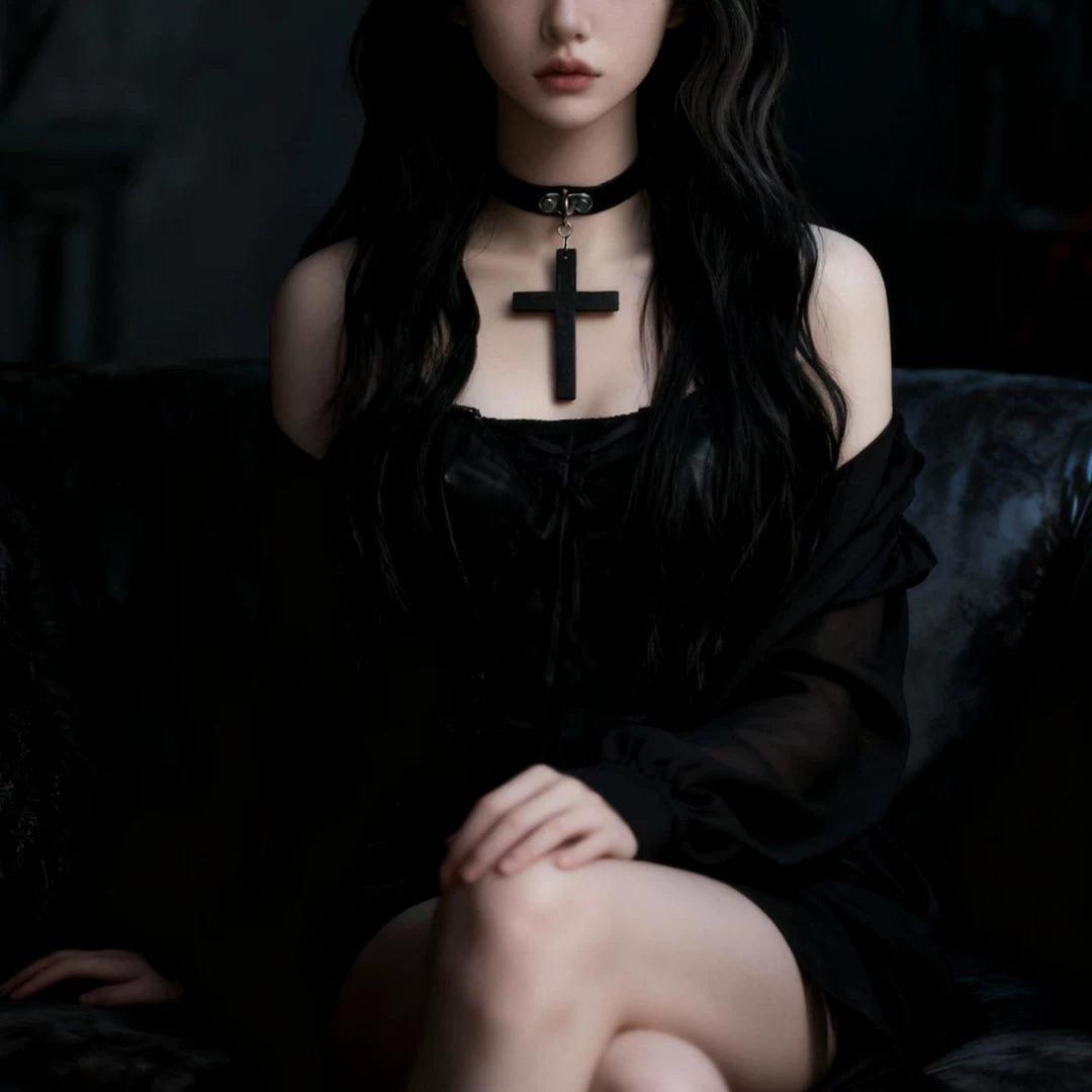 GOTHIC WOODEN CROSS CHOKER / A1158